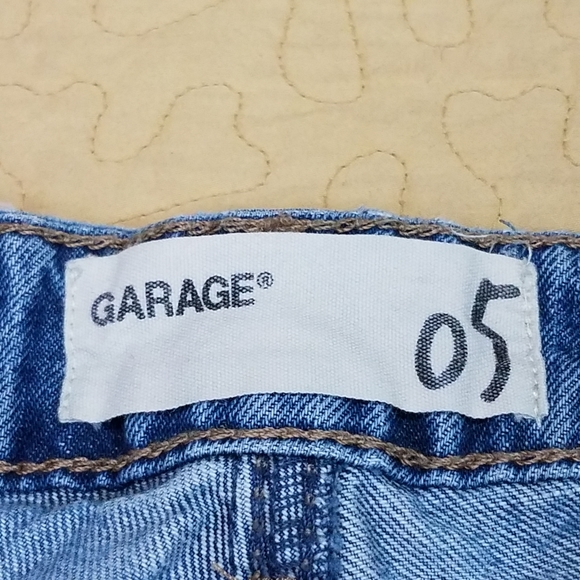 Garage  Disstressed cut off shorts Size 5 - Picture 3 of 7